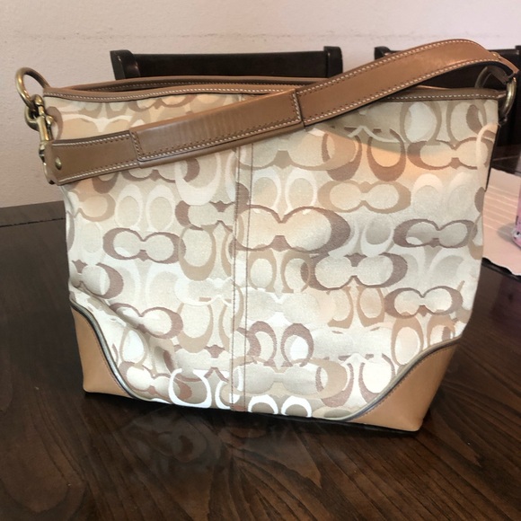 Vintage Coach Signature Beige and Tan Shoulder Bag - Picture 4 of 8